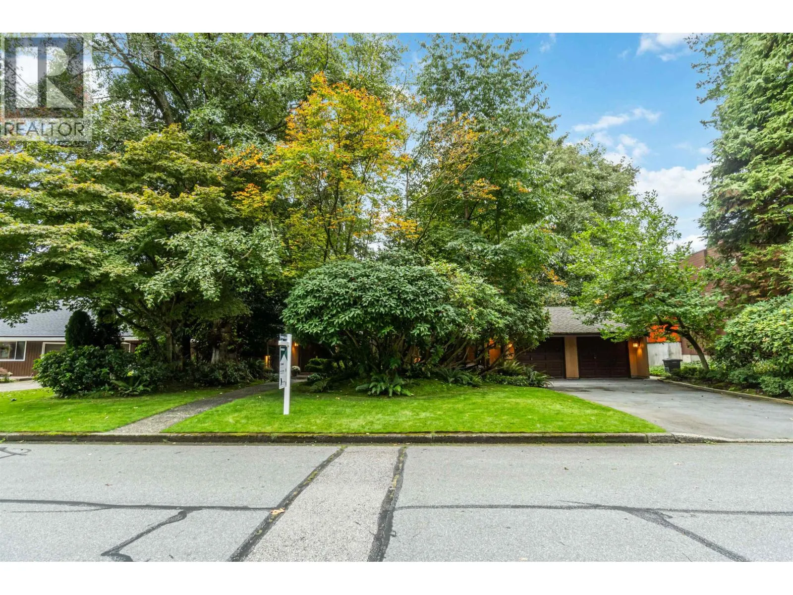 4262 YUCULTA CRESCENT