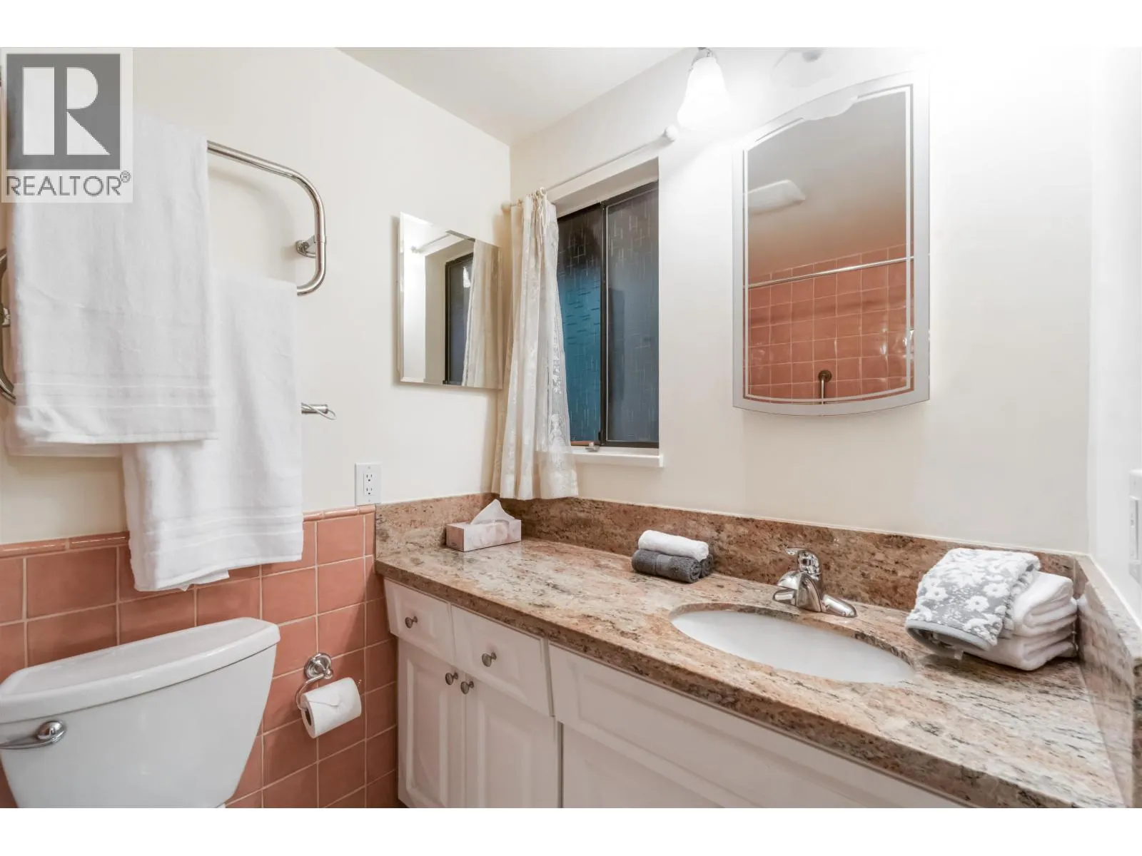 4262 YUCULTA CRESCENT