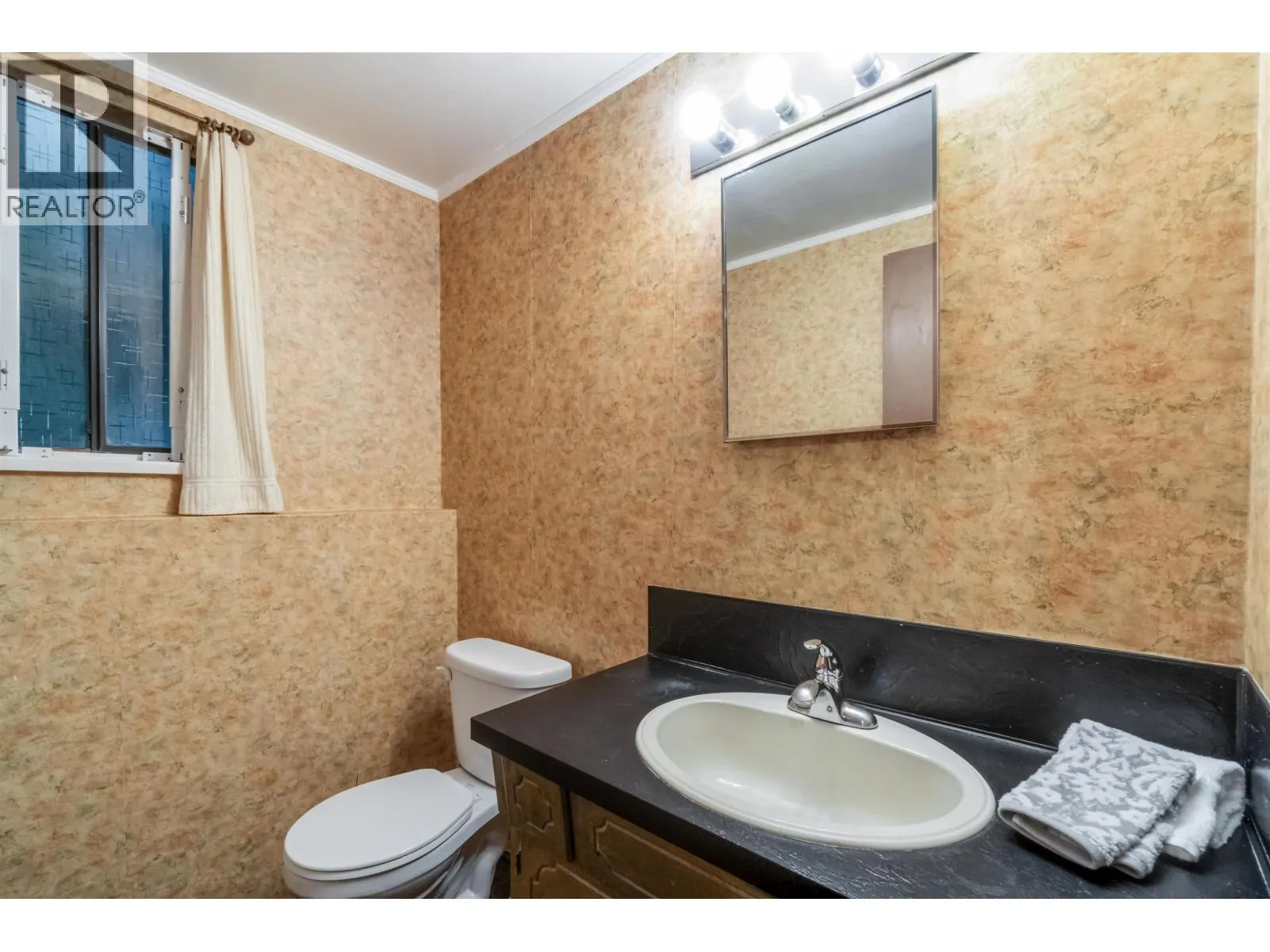 4262 YUCULTA CRESCENT