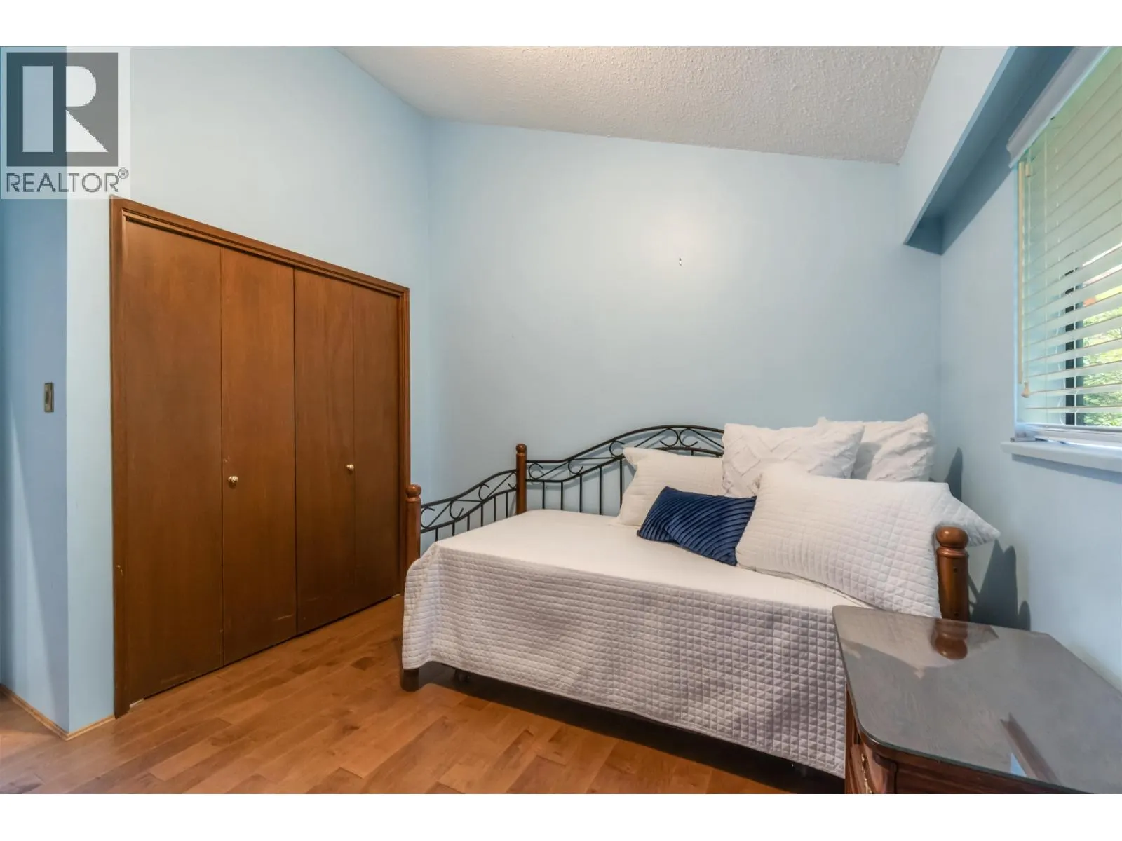 4262 YUCULTA CRESCENT