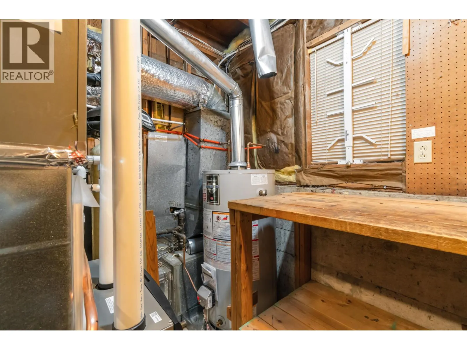 4262 YUCULTA CRESCENT