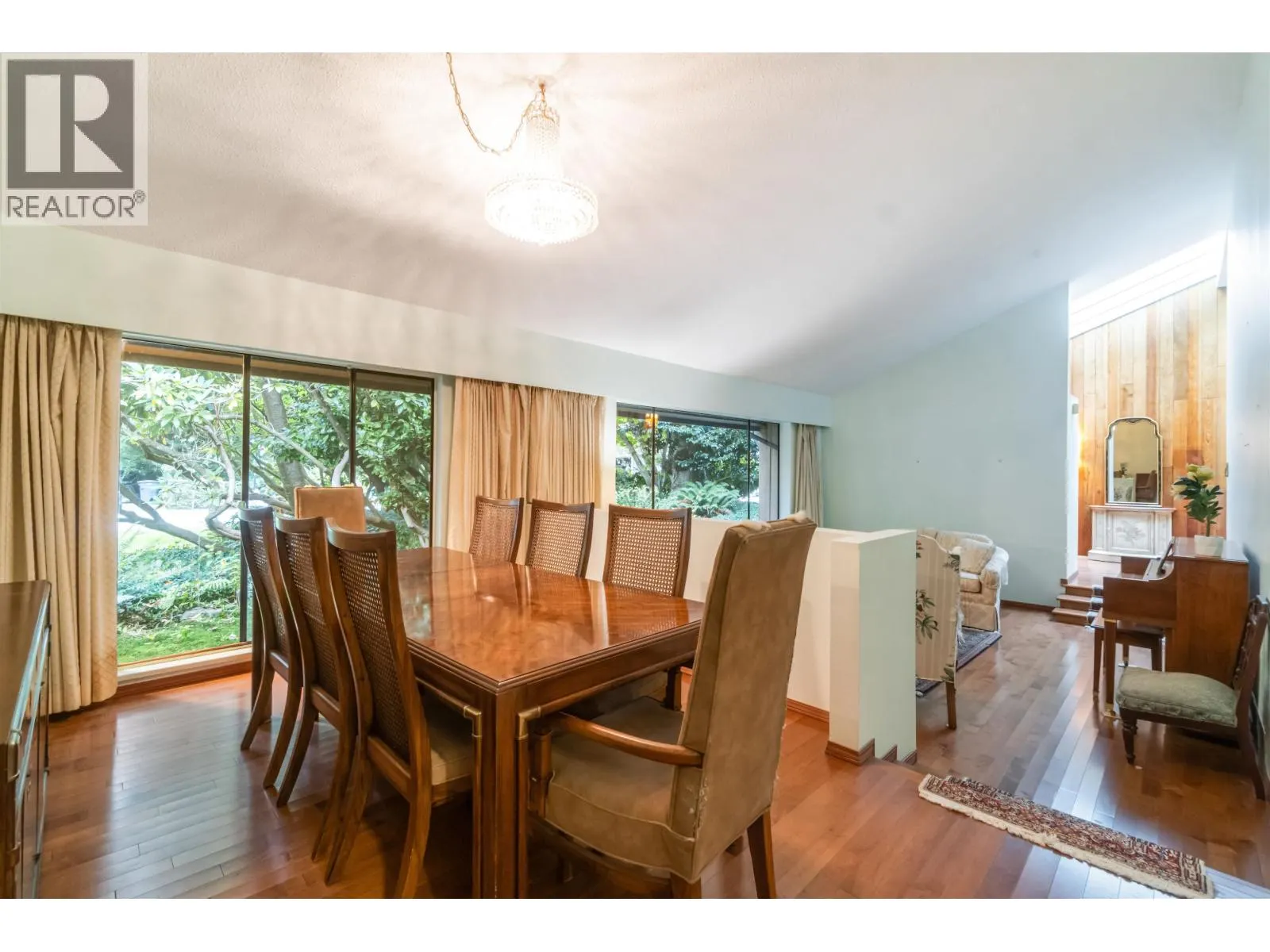 4262 YUCULTA CRESCENT