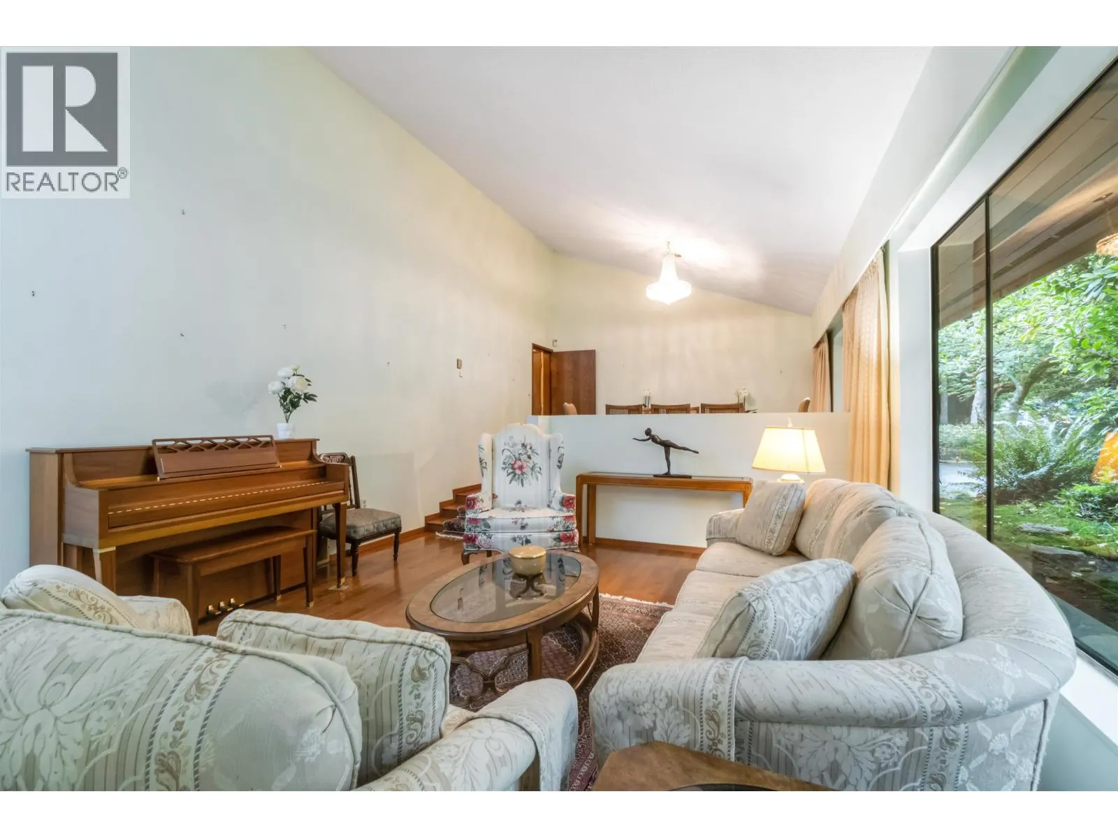 4262 YUCULTA CRESCENT