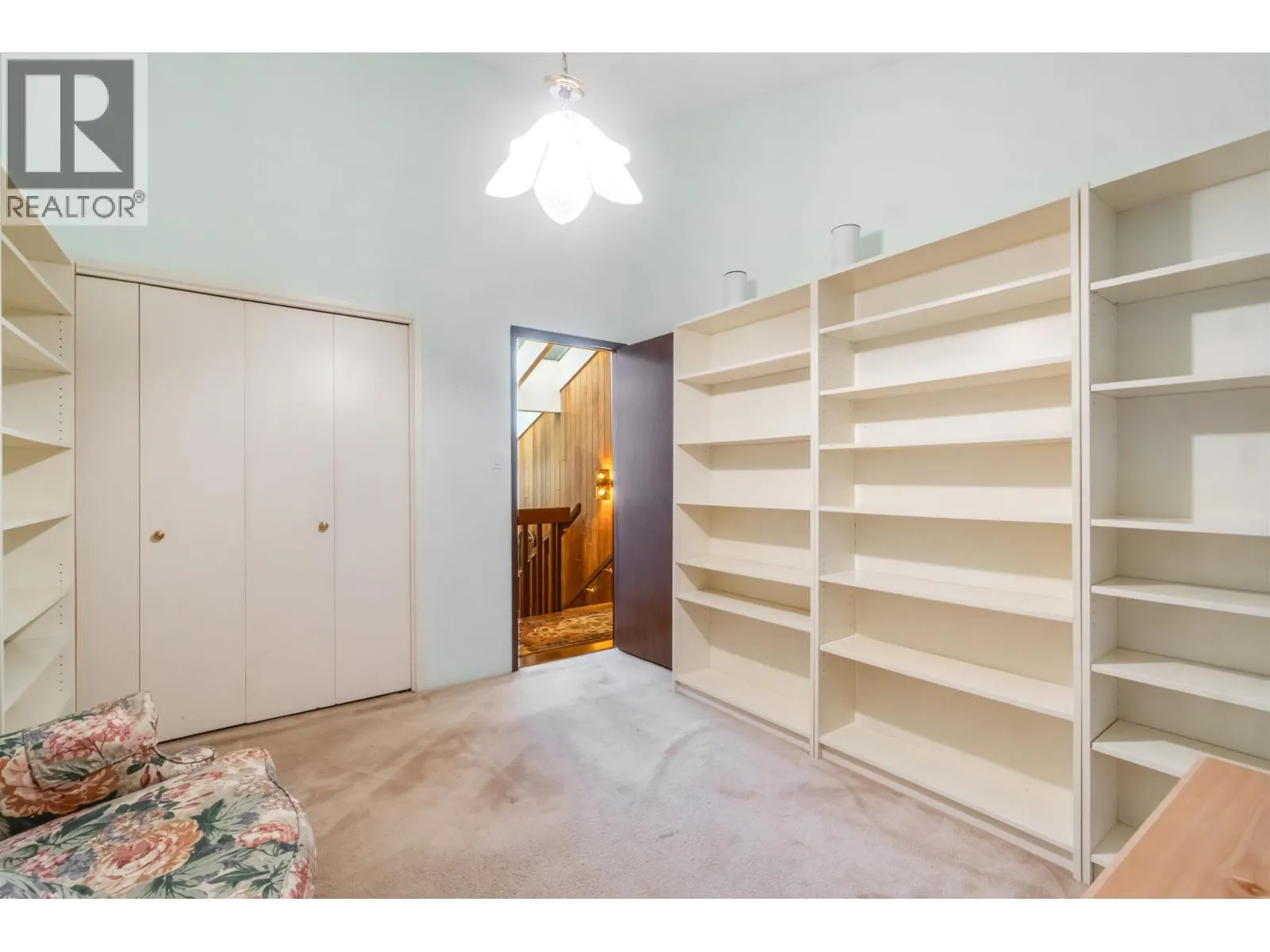 4262 YUCULTA CRESCENT