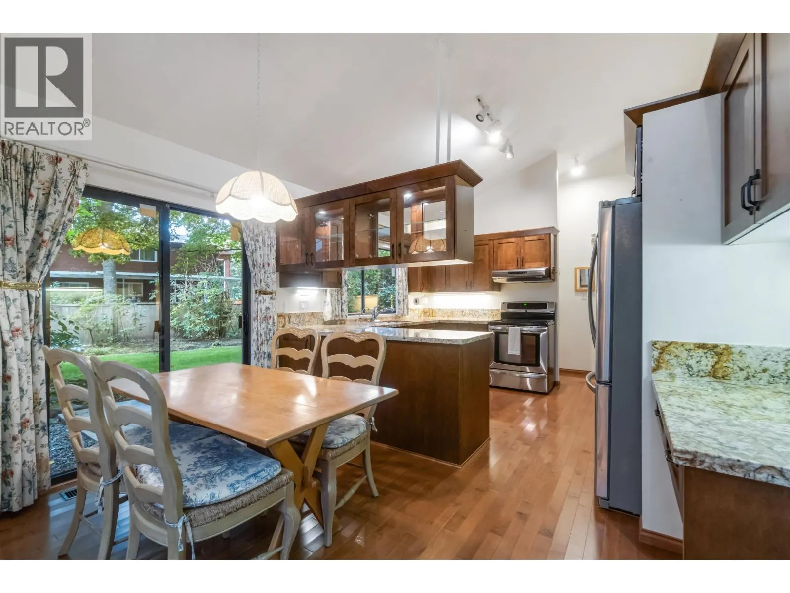 4262 YUCULTA CRESCENT