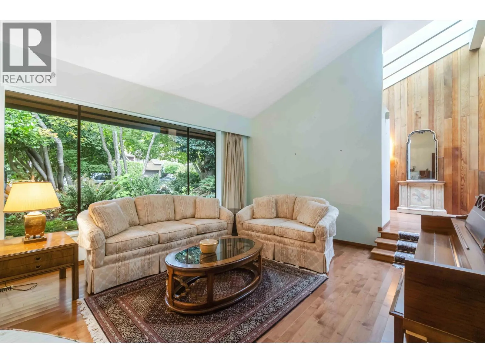 4262 YUCULTA CRESCENT