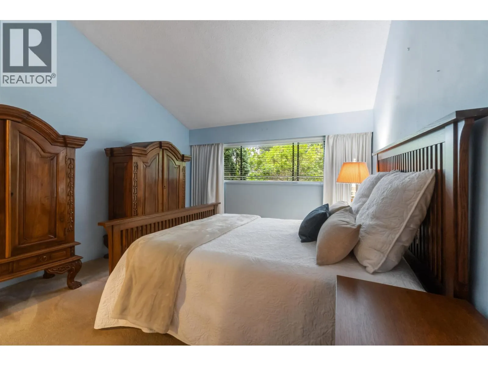 4262 YUCULTA CRESCENT