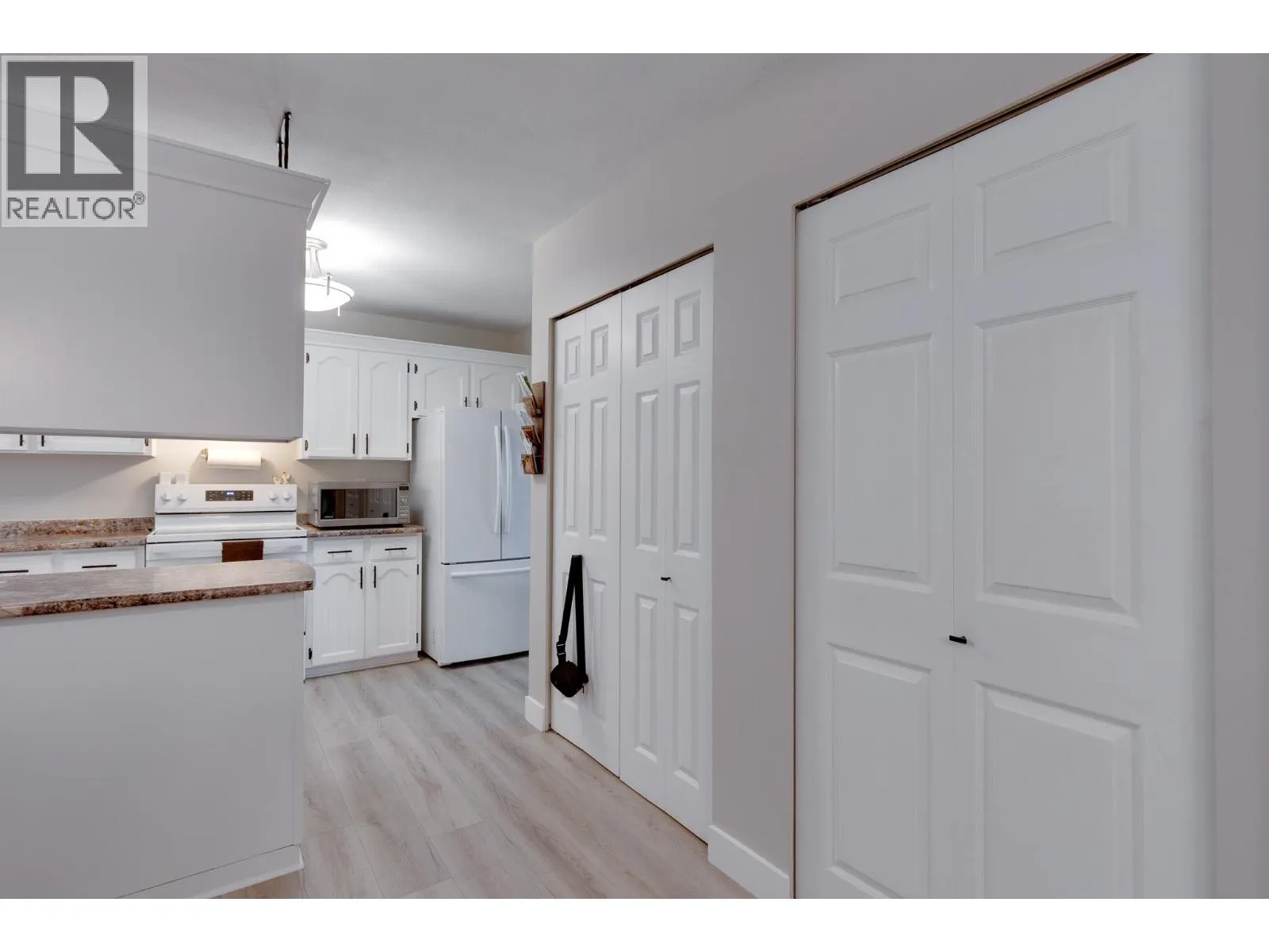 4882 NORTH MEADOW ROAD