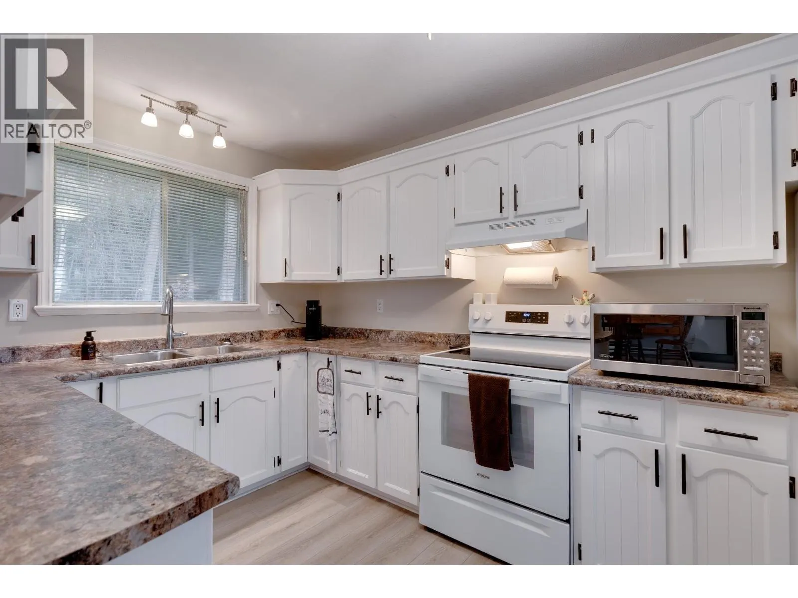 4882 NORTH MEADOW ROAD