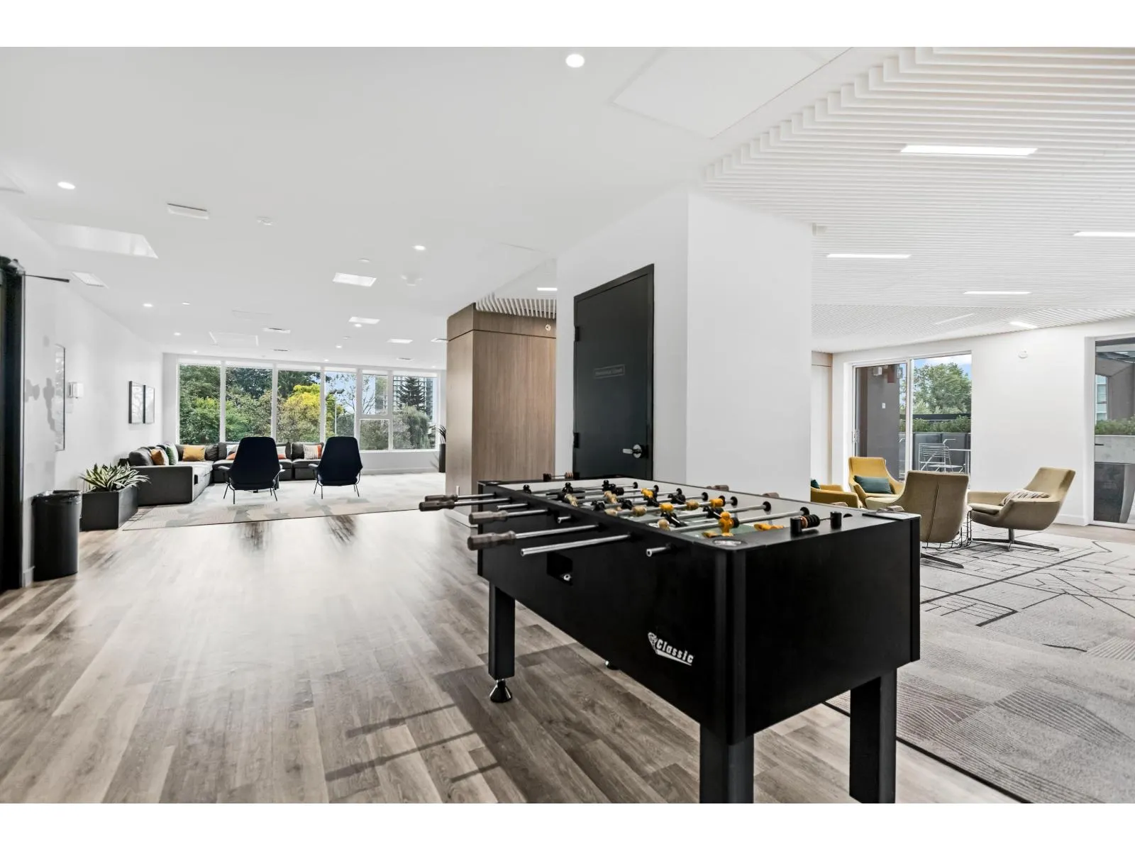 2406 13655 FRASER HIGHWAY