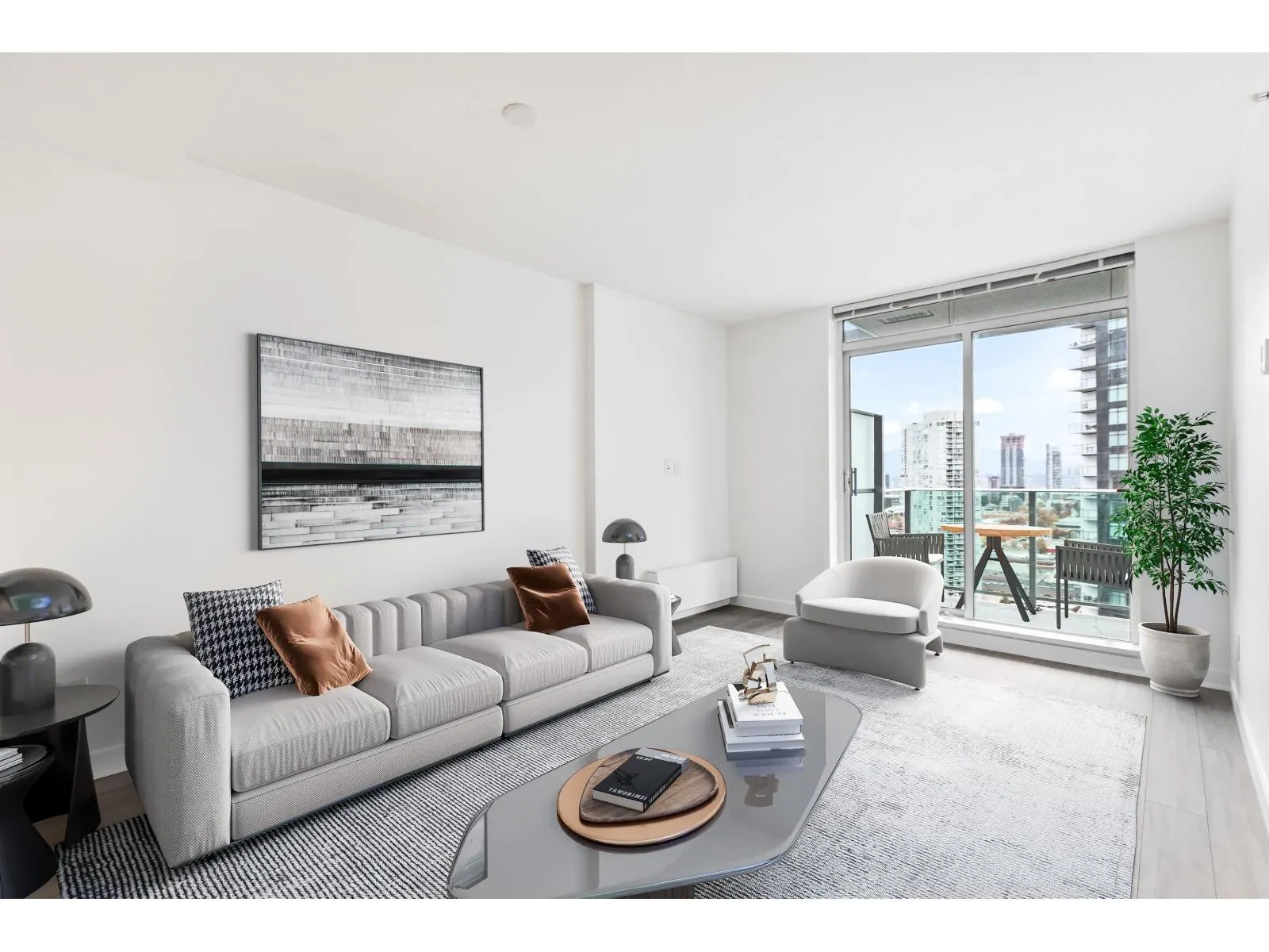 2406 13655 FRASER HIGHWAY