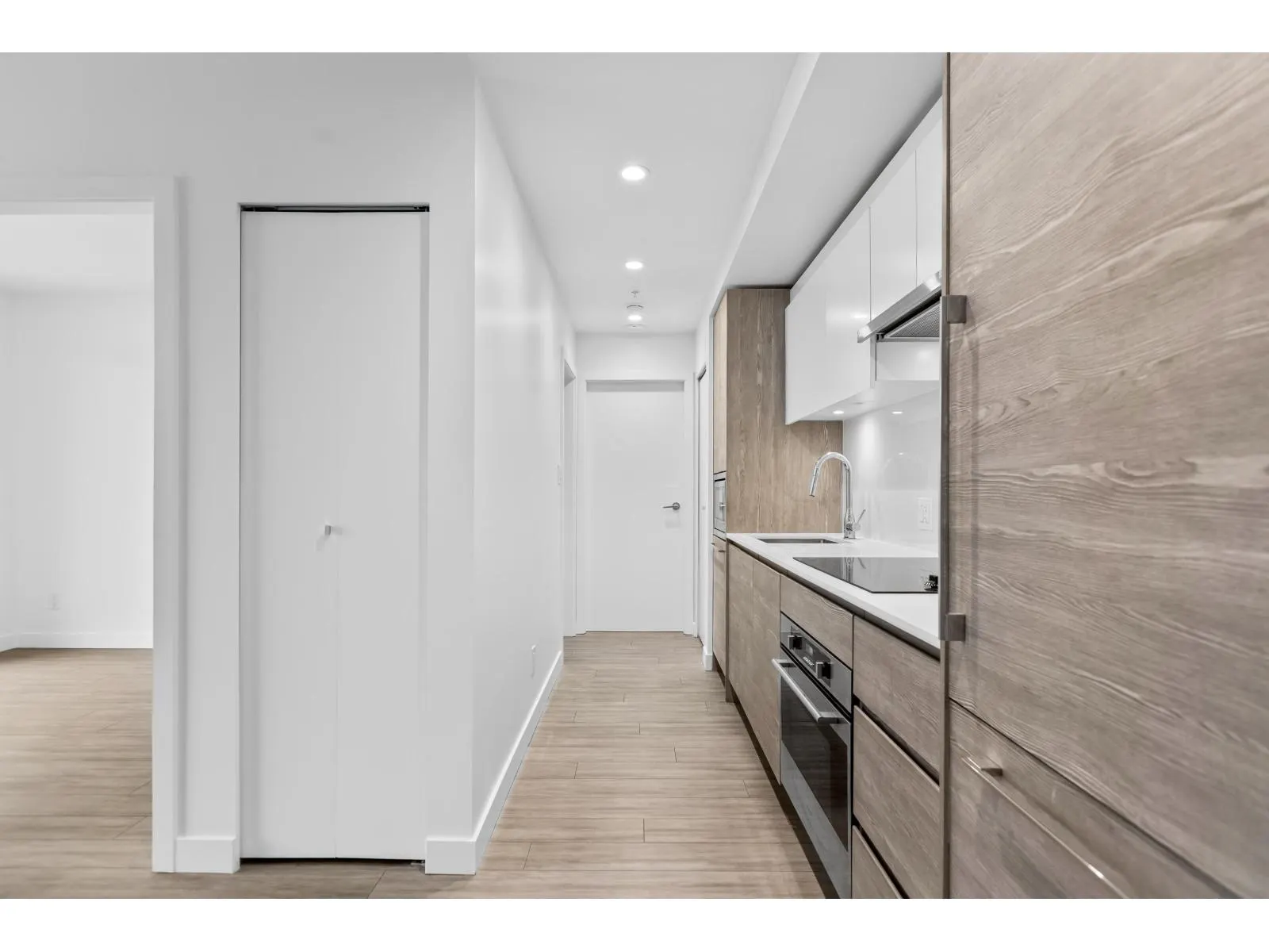 2406 13655 FRASER HIGHWAY