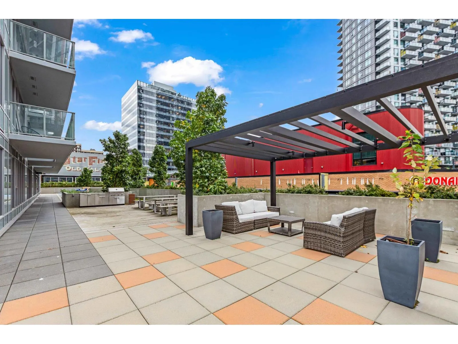 2406 13655 FRASER HIGHWAY