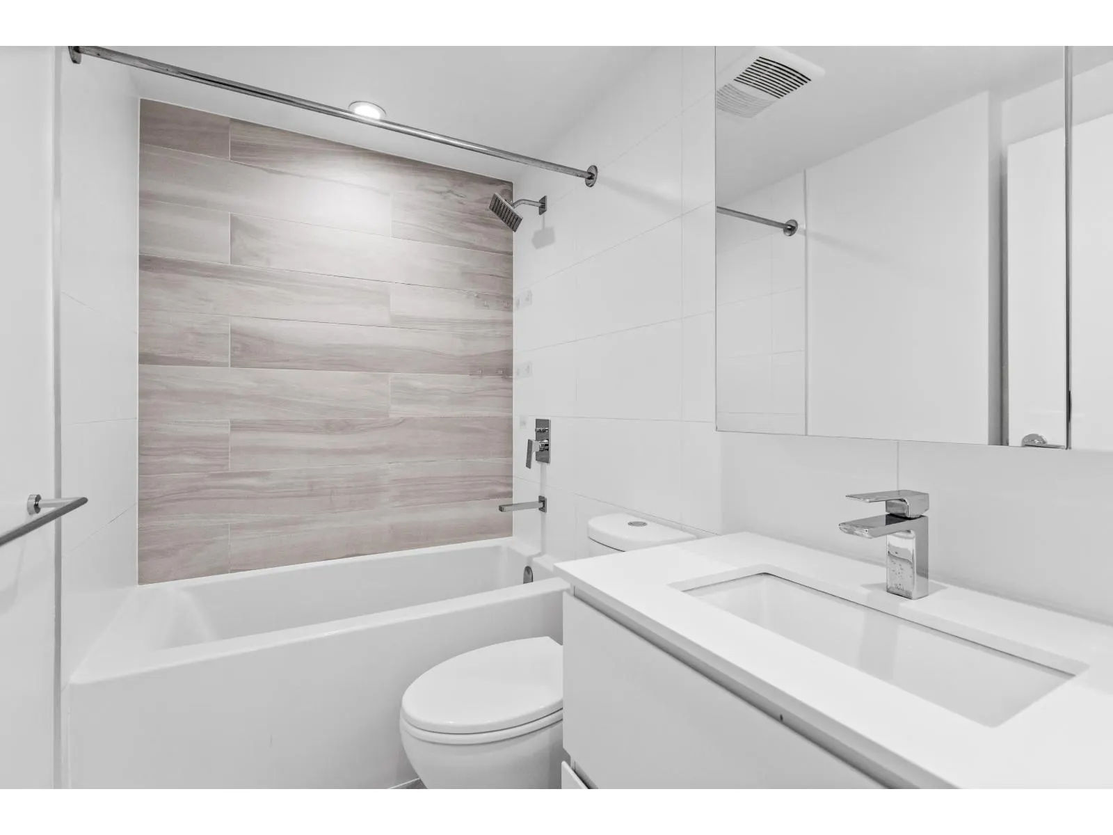 2406 13655 FRASER HIGHWAY