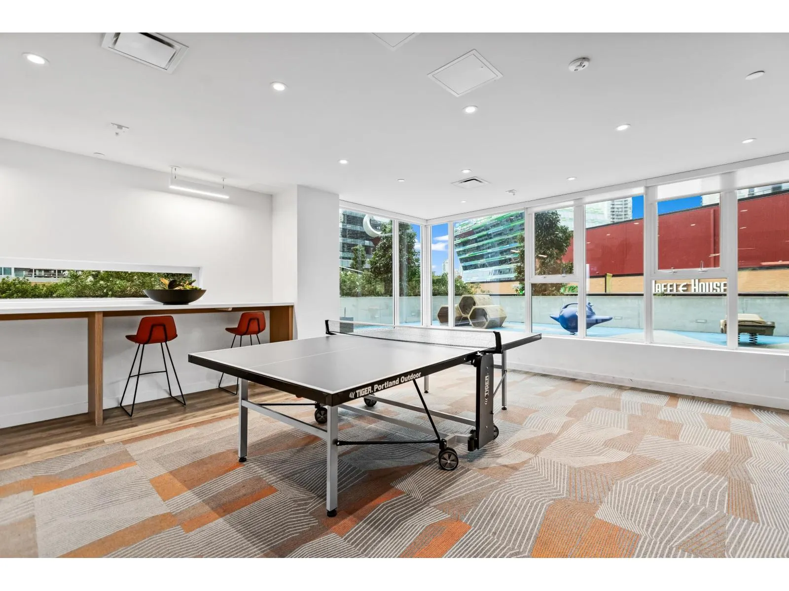 2406 13655 FRASER HIGHWAY