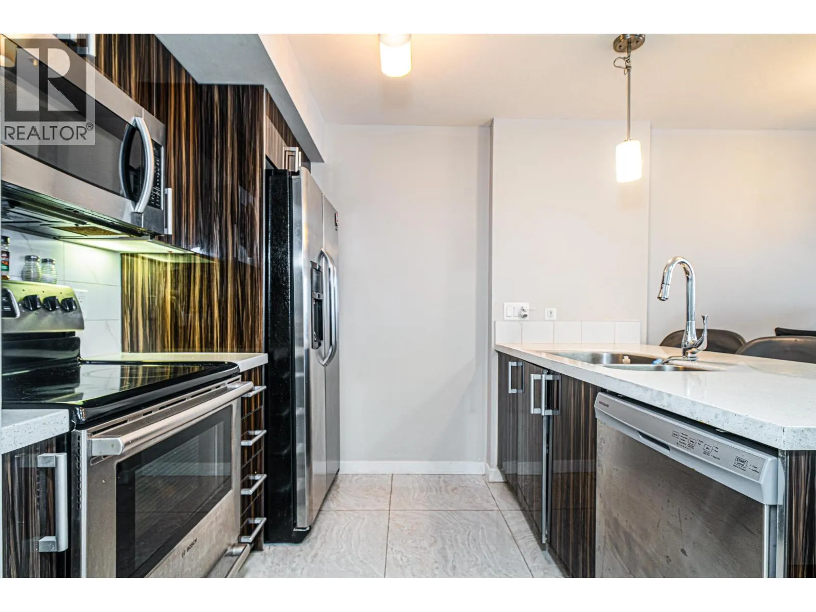 303 22318 LOUGHEED HIGHWAY