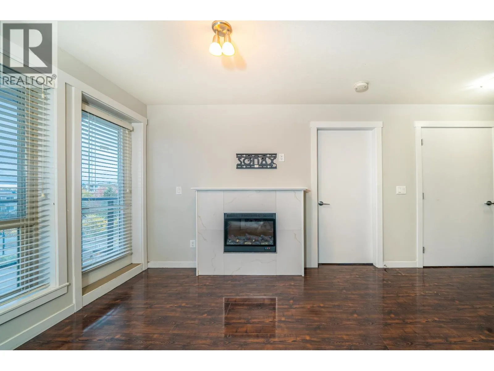 303 22318 LOUGHEED HIGHWAY