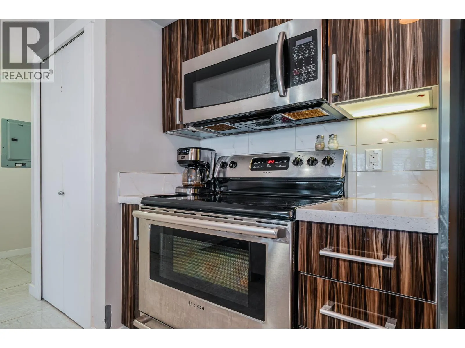 303 22318 LOUGHEED HIGHWAY