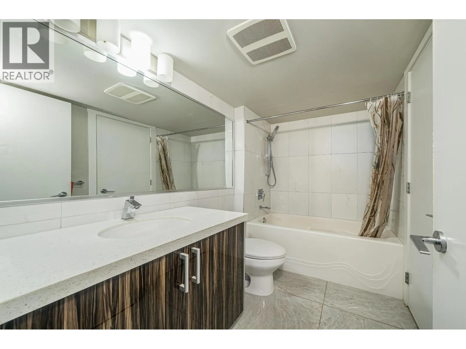 303 22318 LOUGHEED HIGHWAY