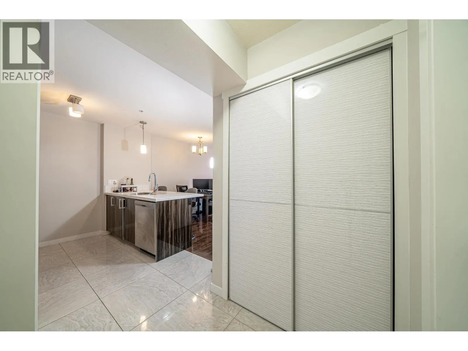 303 22318 LOUGHEED HIGHWAY