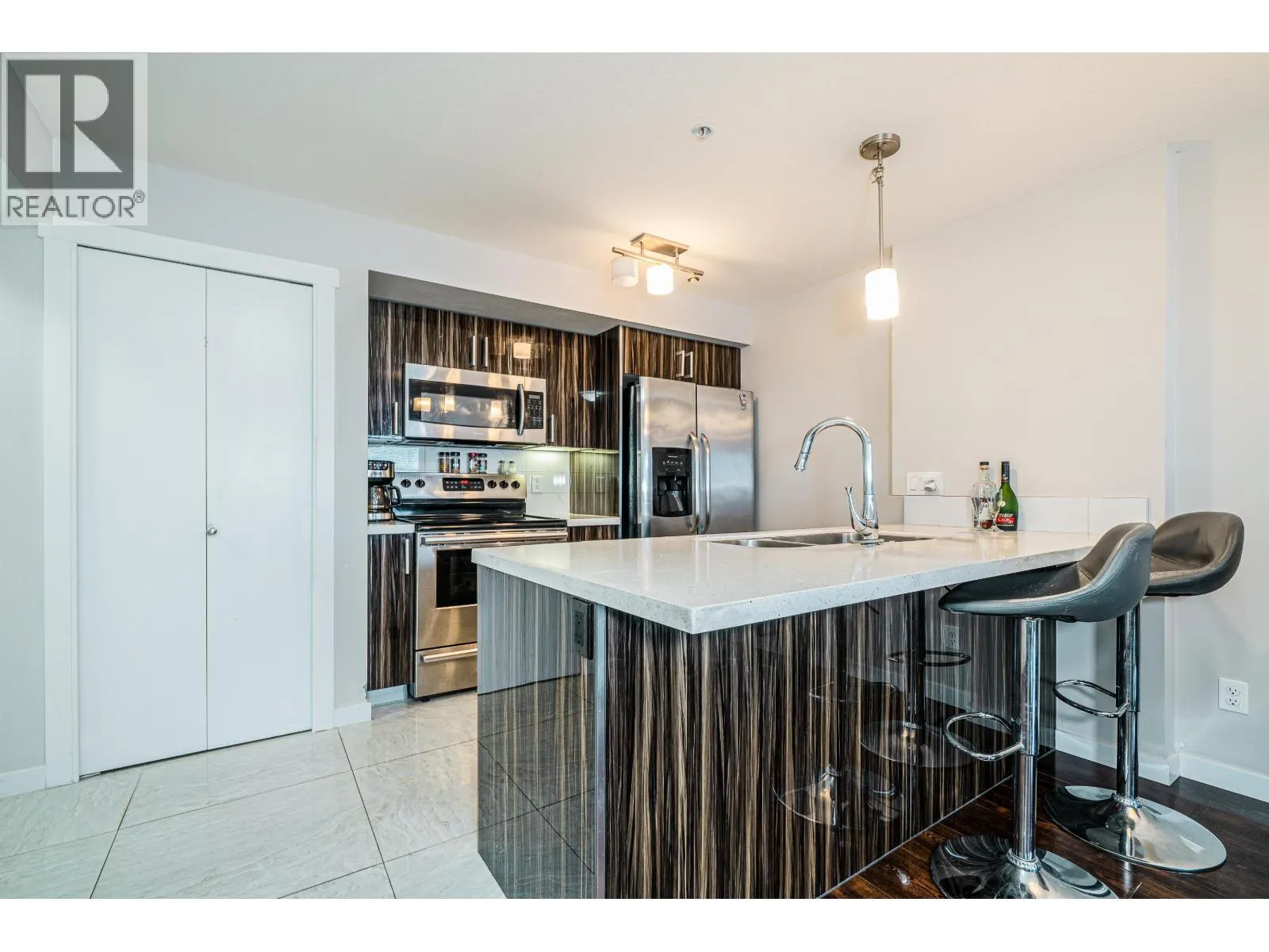 303 22318 LOUGHEED HIGHWAY