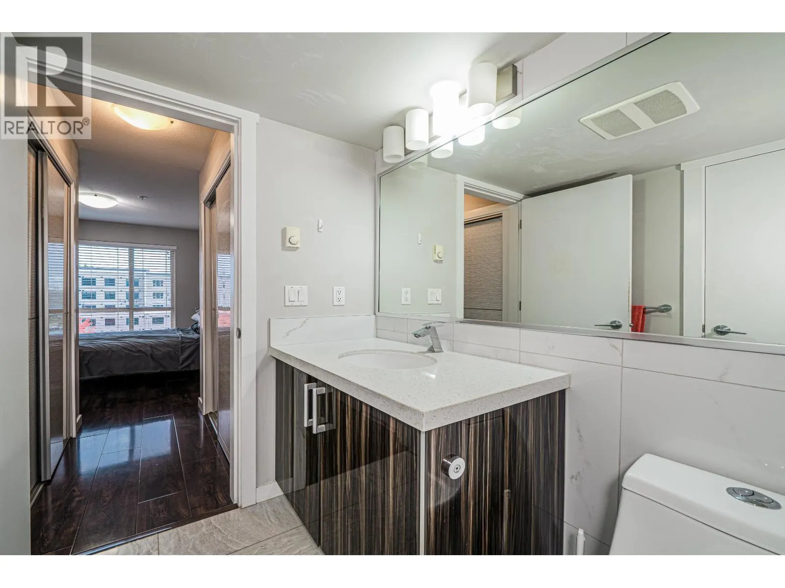 303 22318 LOUGHEED HIGHWAY