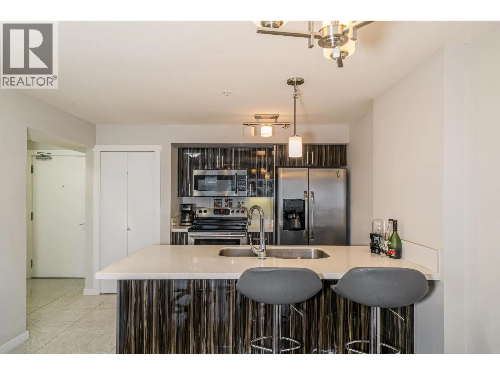 303 22318 LOUGHEED HIGHWAY