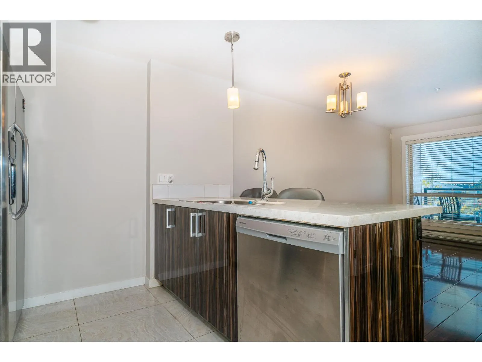 303 22318 LOUGHEED HIGHWAY