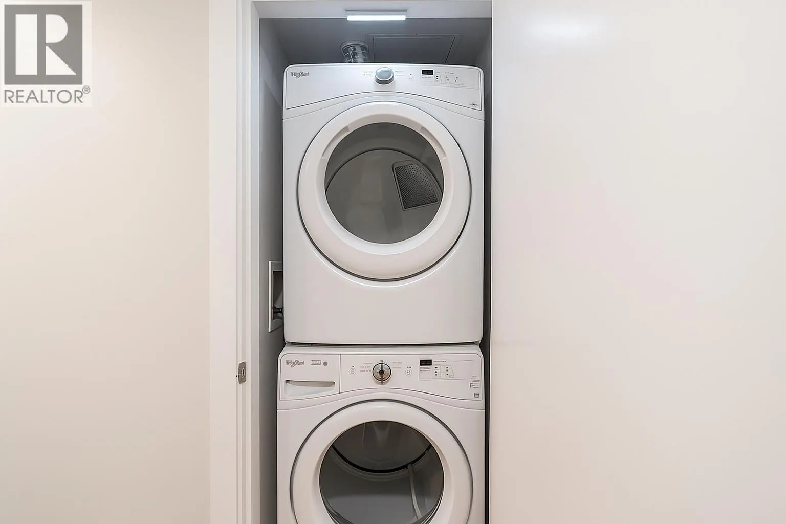 305 2477 CAROLINA STREET