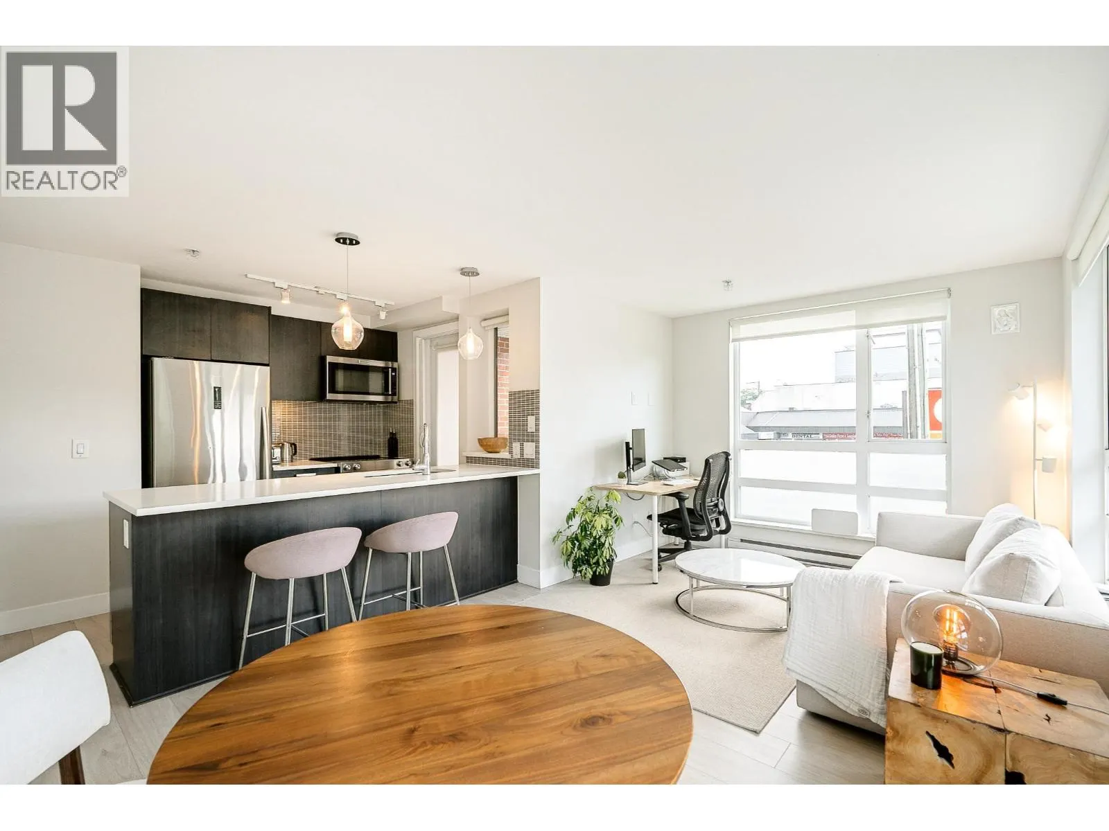 305 2477 CAROLINA STREET