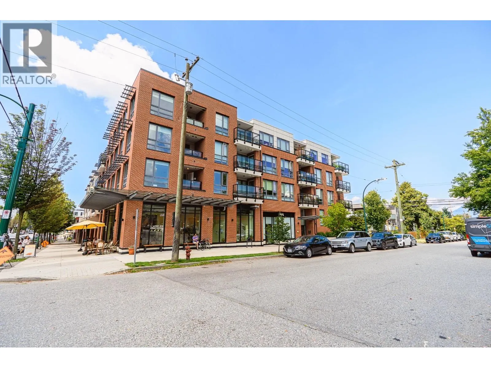 305 2477 CAROLINA STREET