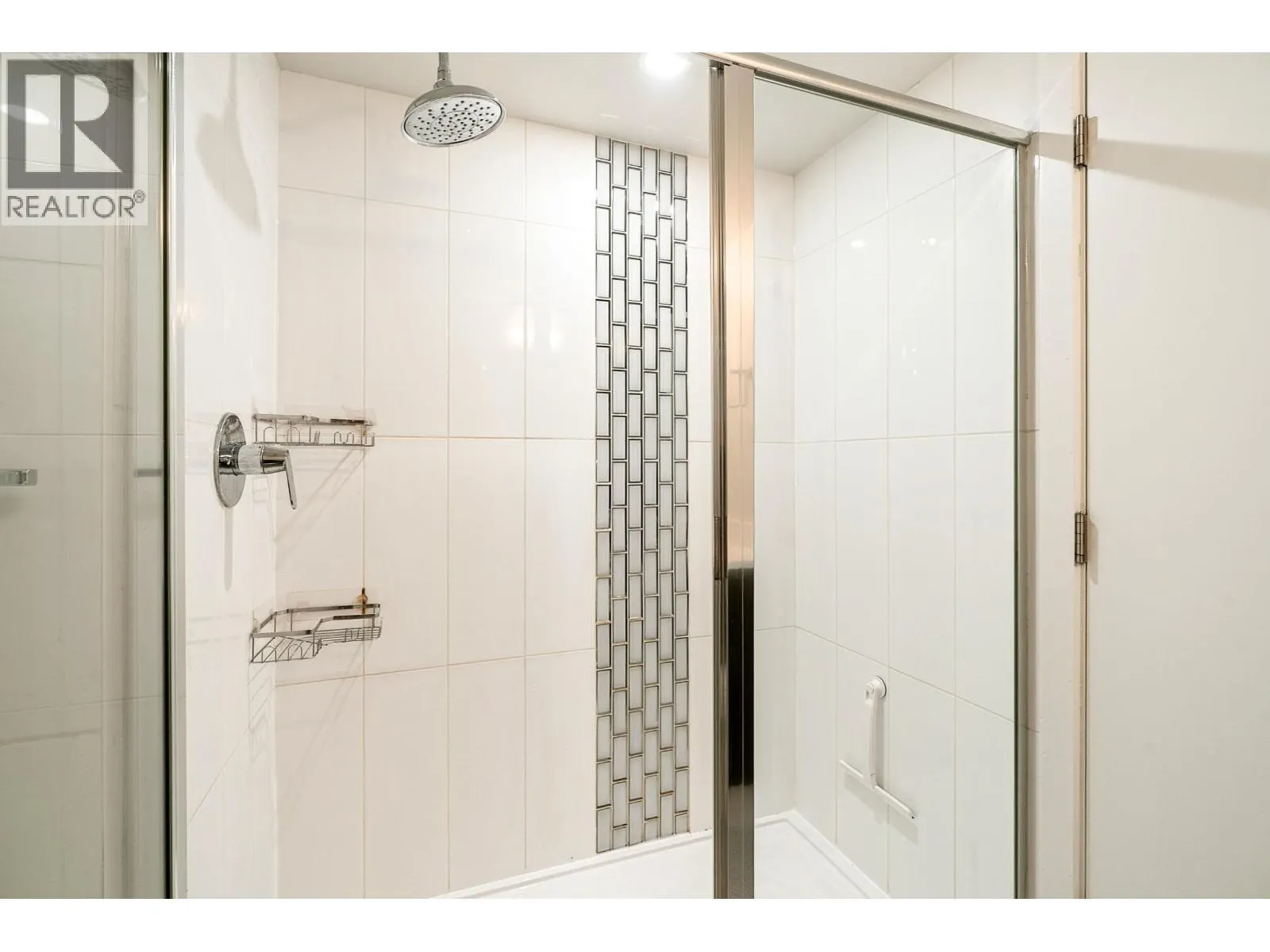 305 2477 CAROLINA STREET