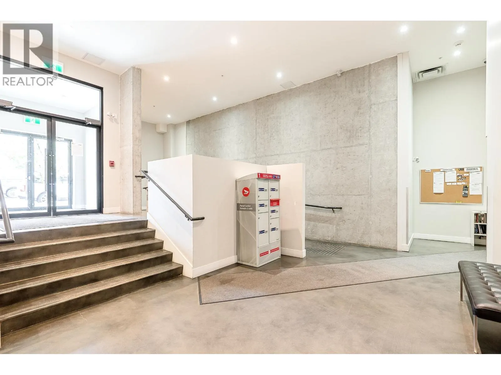 305 2477 CAROLINA STREET