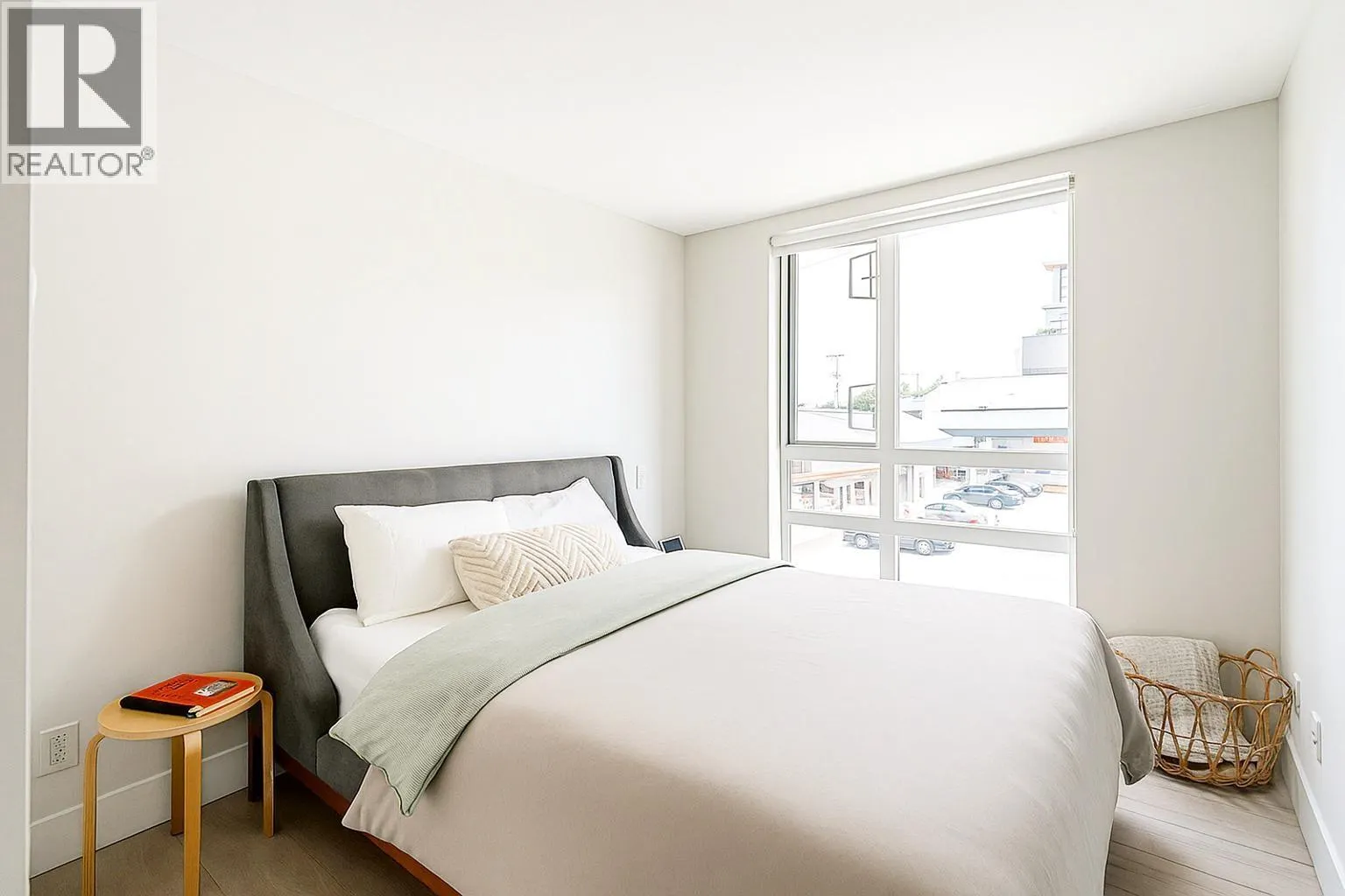 305 2477 CAROLINA STREET