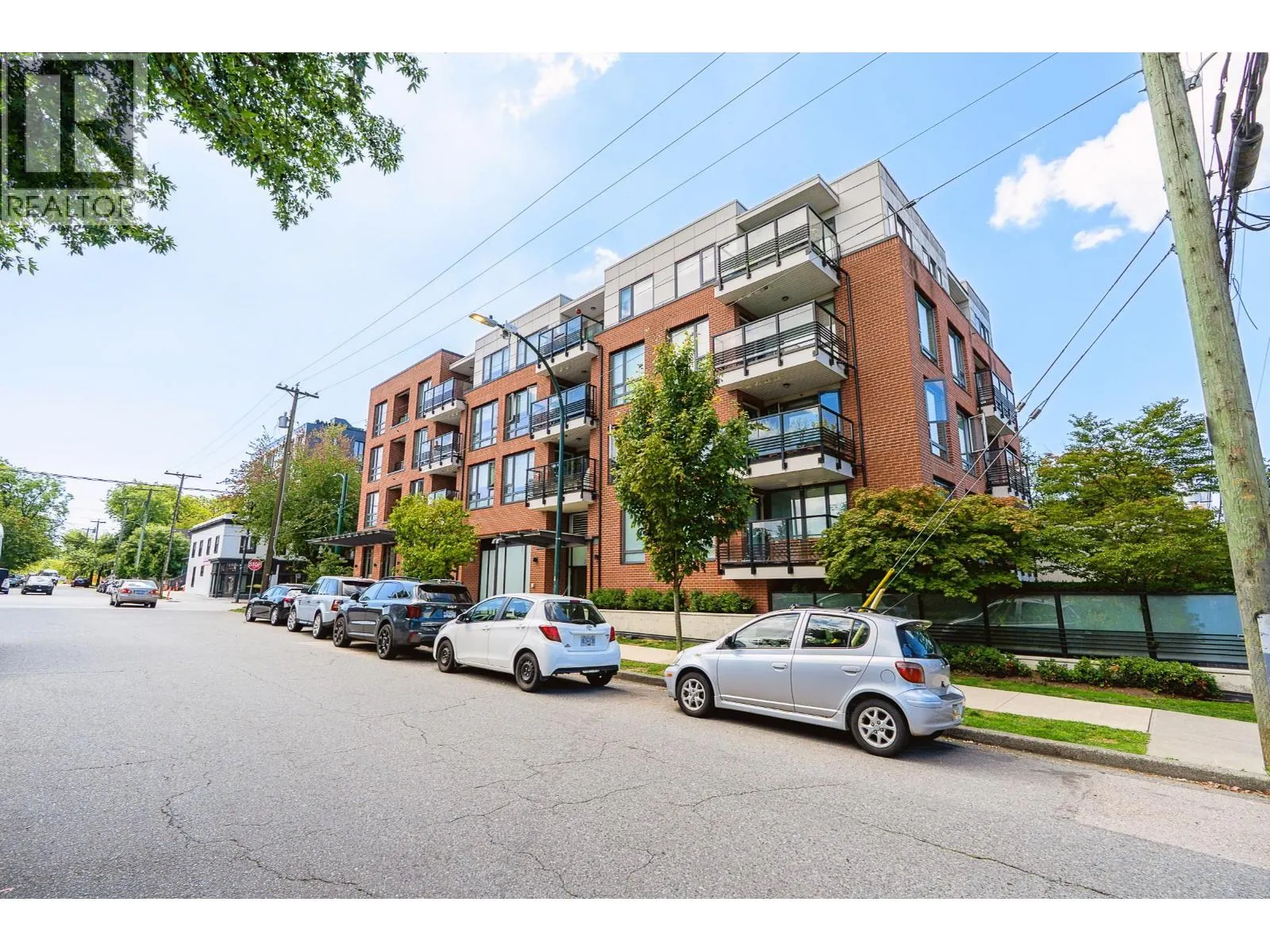 305 2477 CAROLINA STREET