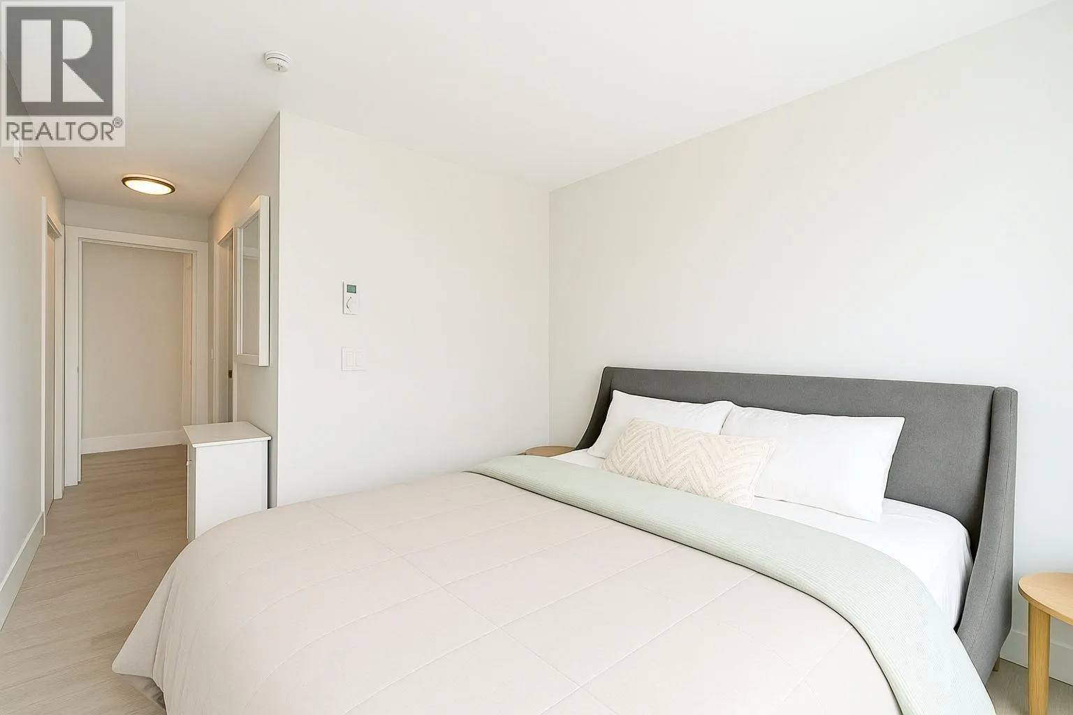 305 2477 CAROLINA STREET