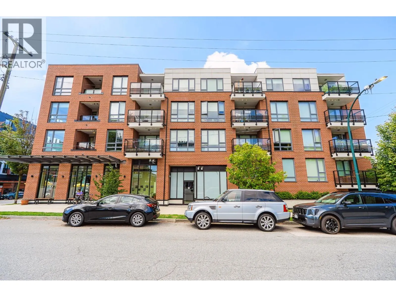 305 2477 CAROLINA STREET