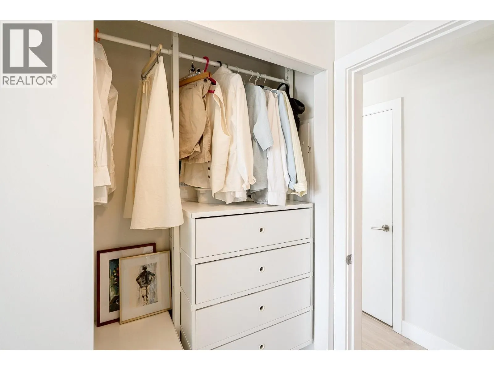 305 2477 CAROLINA STREET