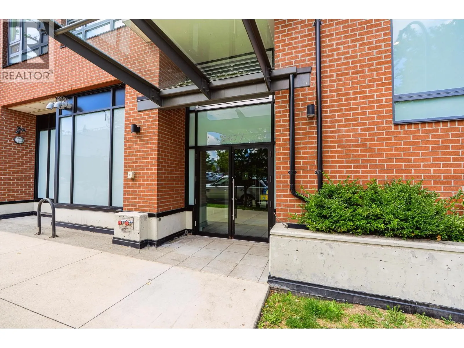 305 2477 CAROLINA STREET