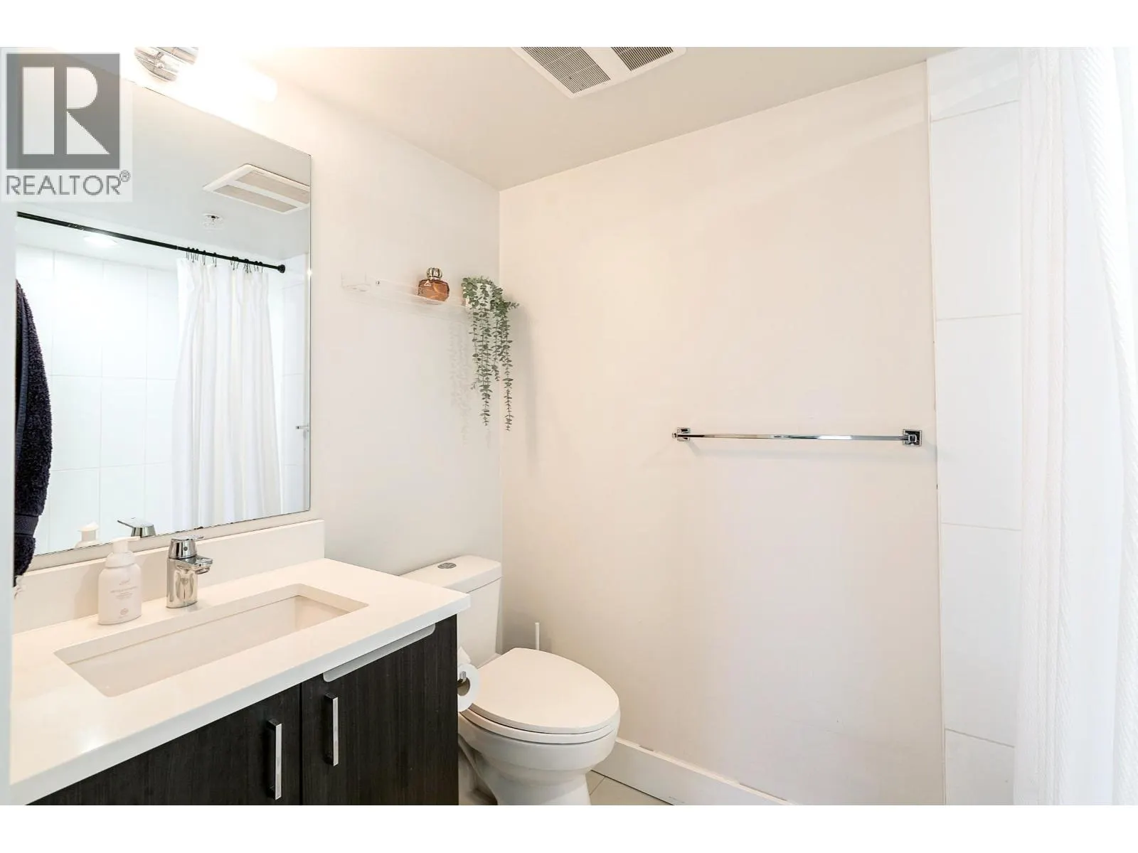 305 2477 CAROLINA STREET