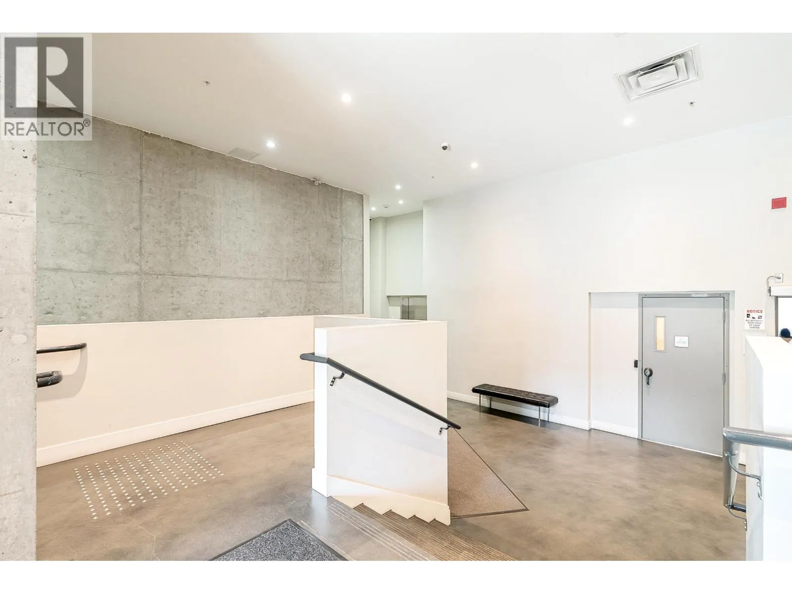 305 2477 CAROLINA STREET