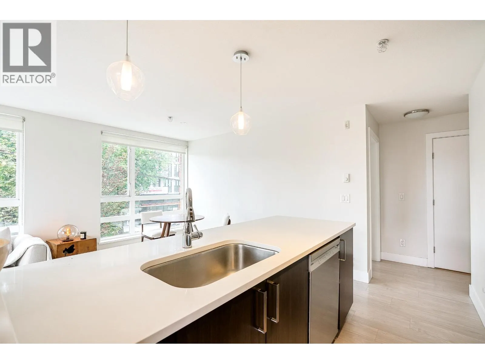 305 2477 CAROLINA STREET