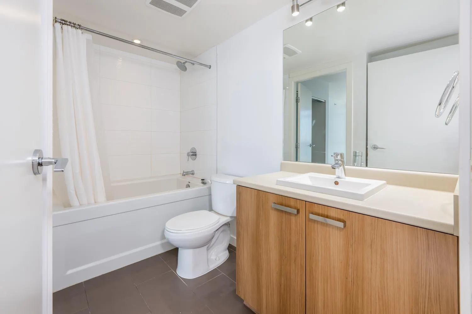 3305 13325 102A AVENUE