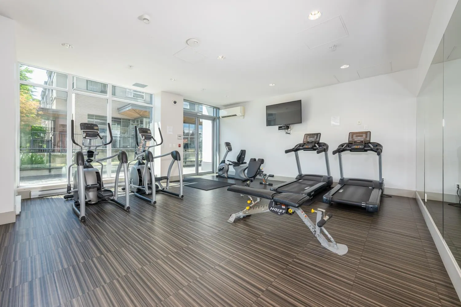 3305 13325 102A AVENUE