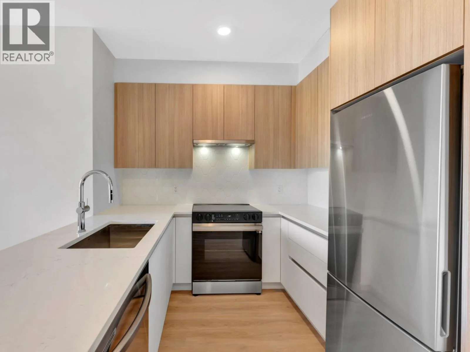 610 11907 223 STREET