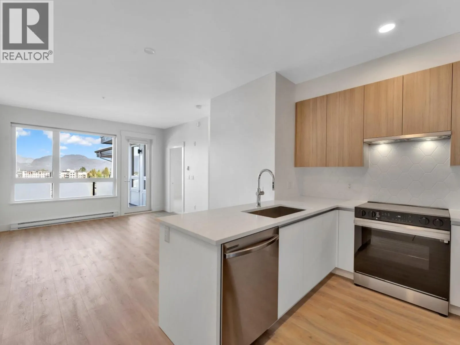 610 11907 223 STREET