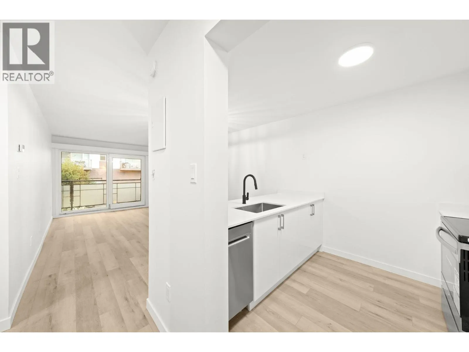 207 360 E 2ND STREET