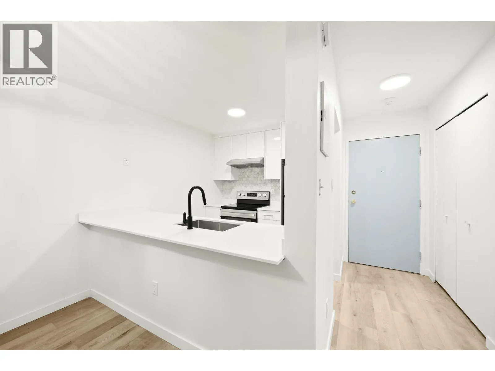 207 360 E 2ND STREET