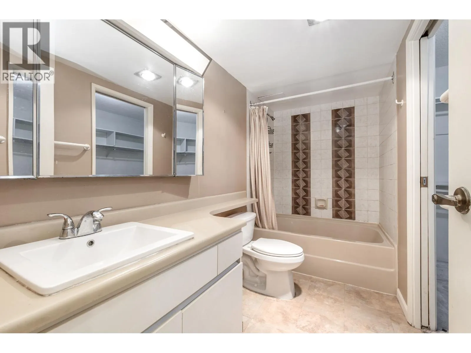 410 1435 NELSON STREET