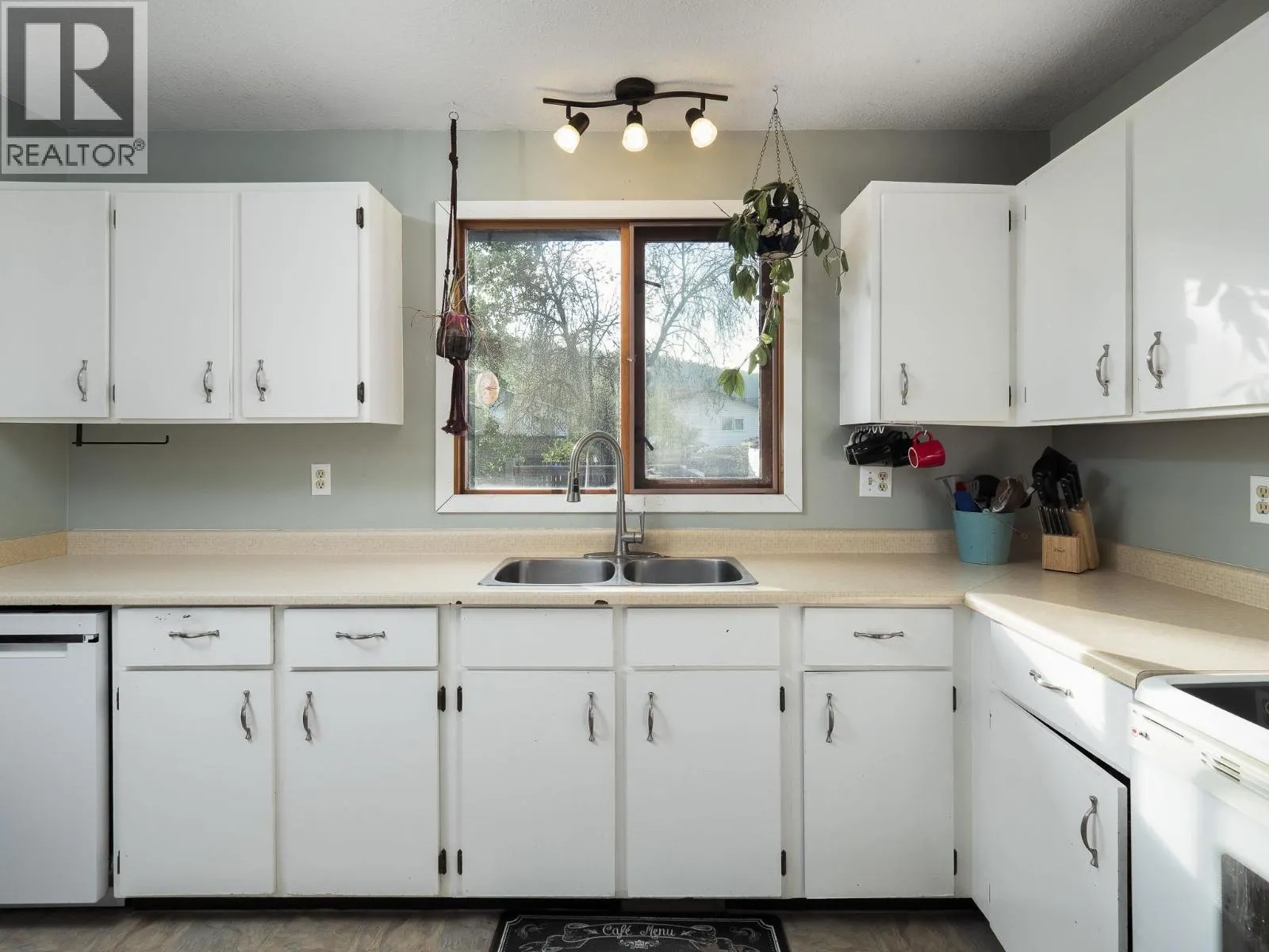 3011 CHRISTOPHER CRESCENT